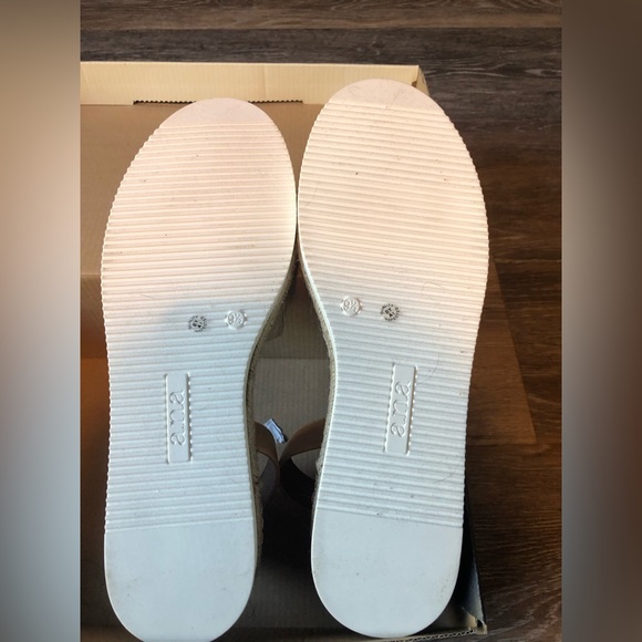 A.N.A espadrilles size 9.5 new in box khaki - Picture 4 of 4